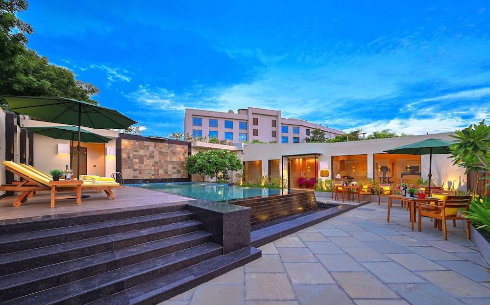 Royale Sarovar Portico Agra 5/65