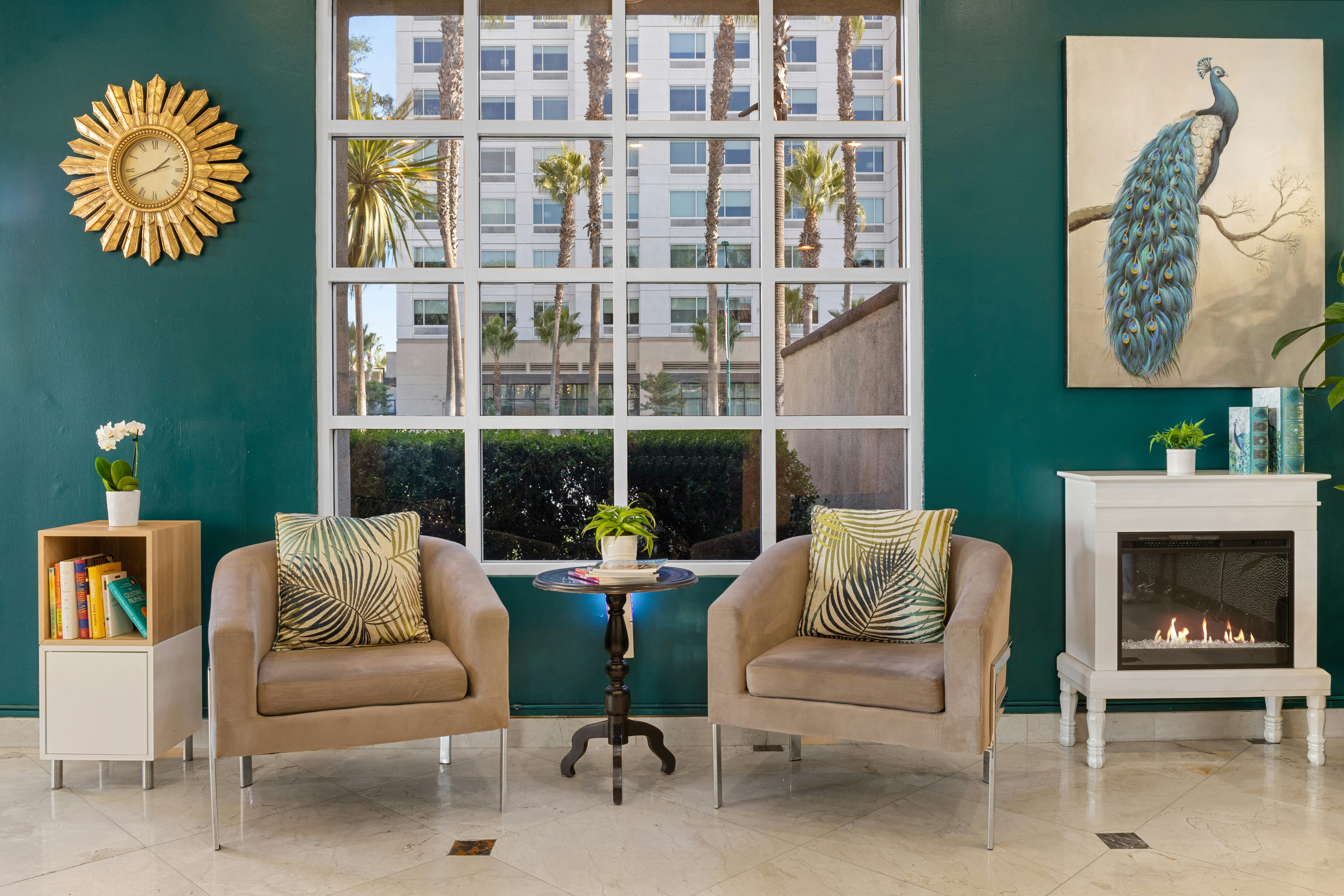 Peacock Suites 25/47