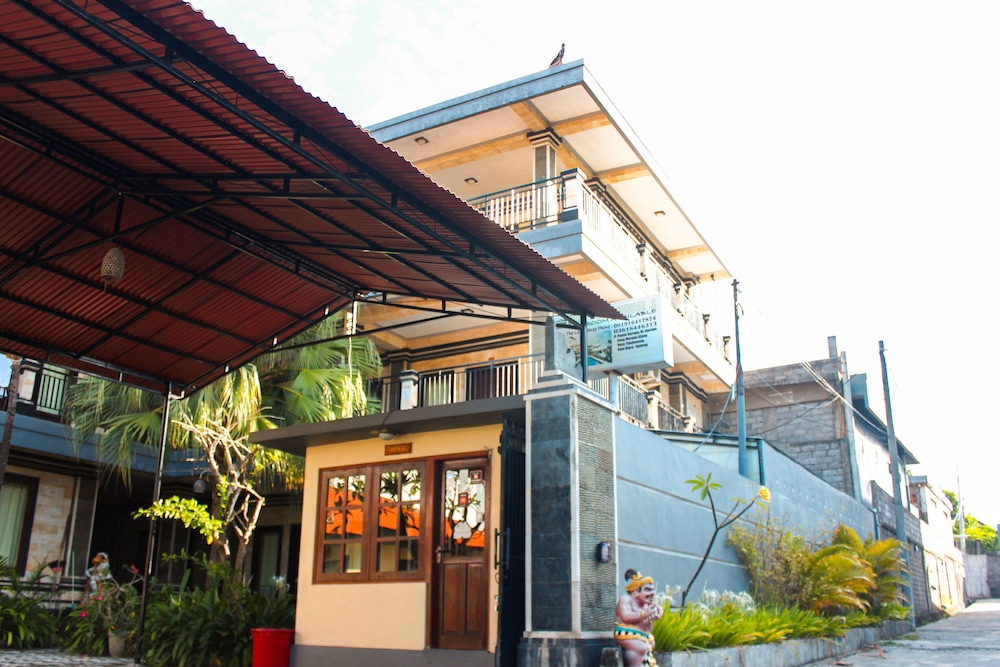 Putu Guest House 2 2/35