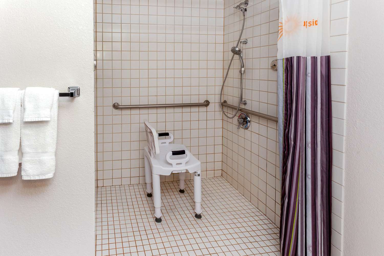La Quinta Inn Suites Milwaukee Glendale Bayshore 37/37