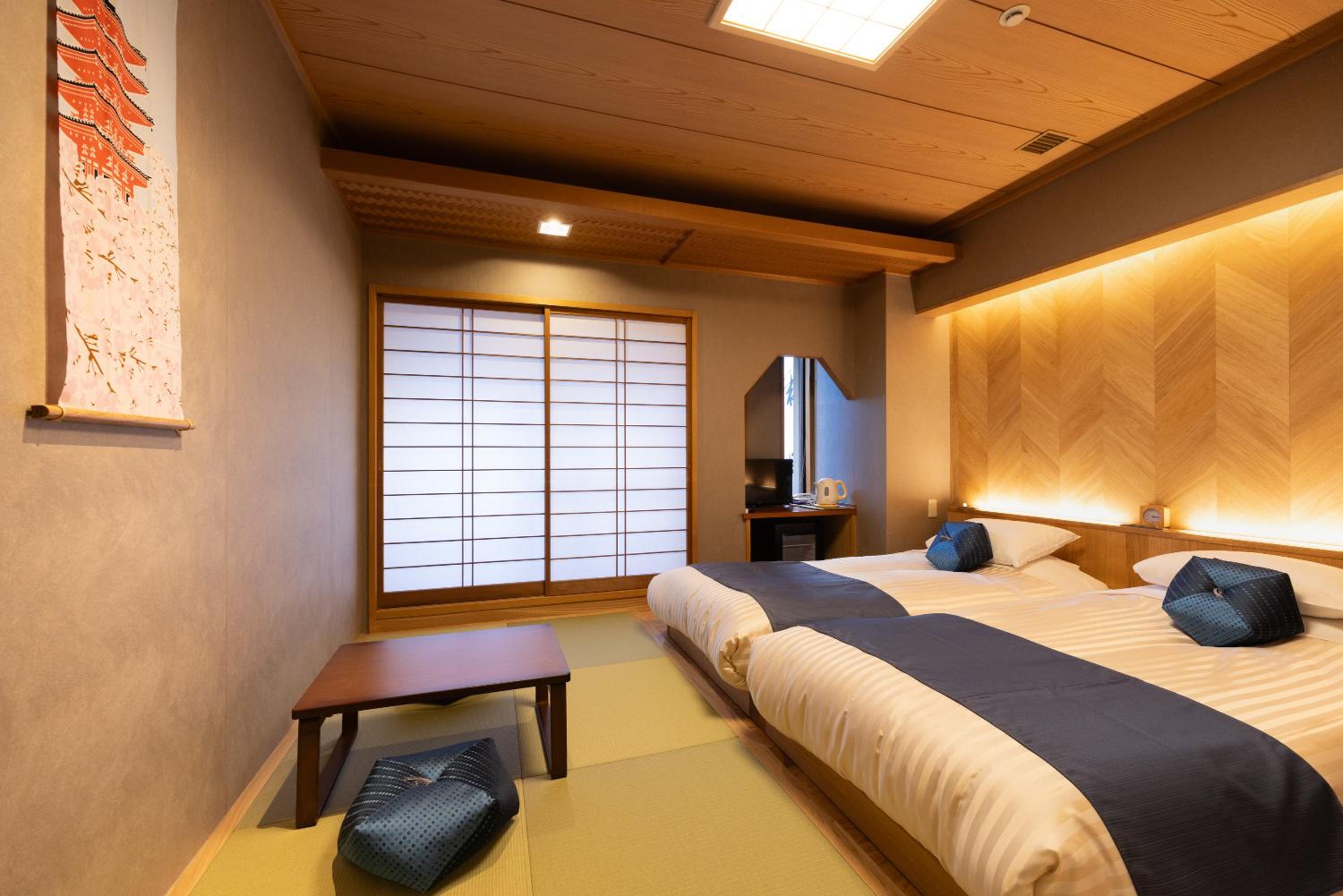 Japanese, Kiku, Twin Beds