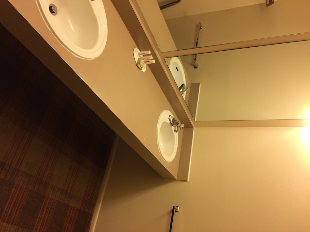 Super 8 By Wyndham Idaho Falls 13/25