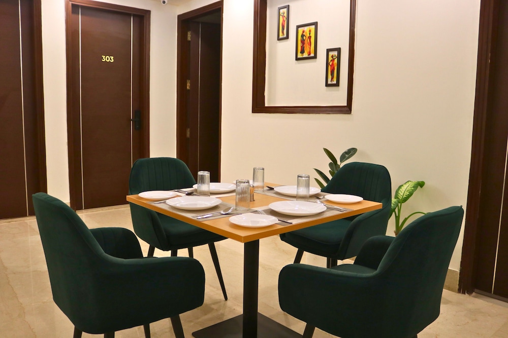 AVA Hotels and Corporate Stays Golf course 26/34
