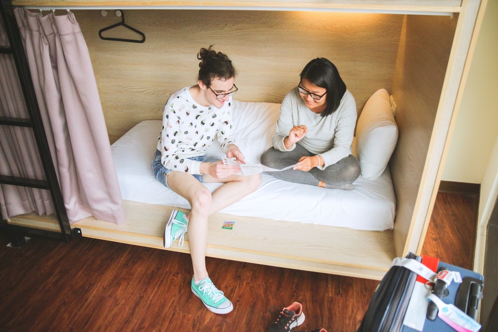 Starbox Hostel 8/25
