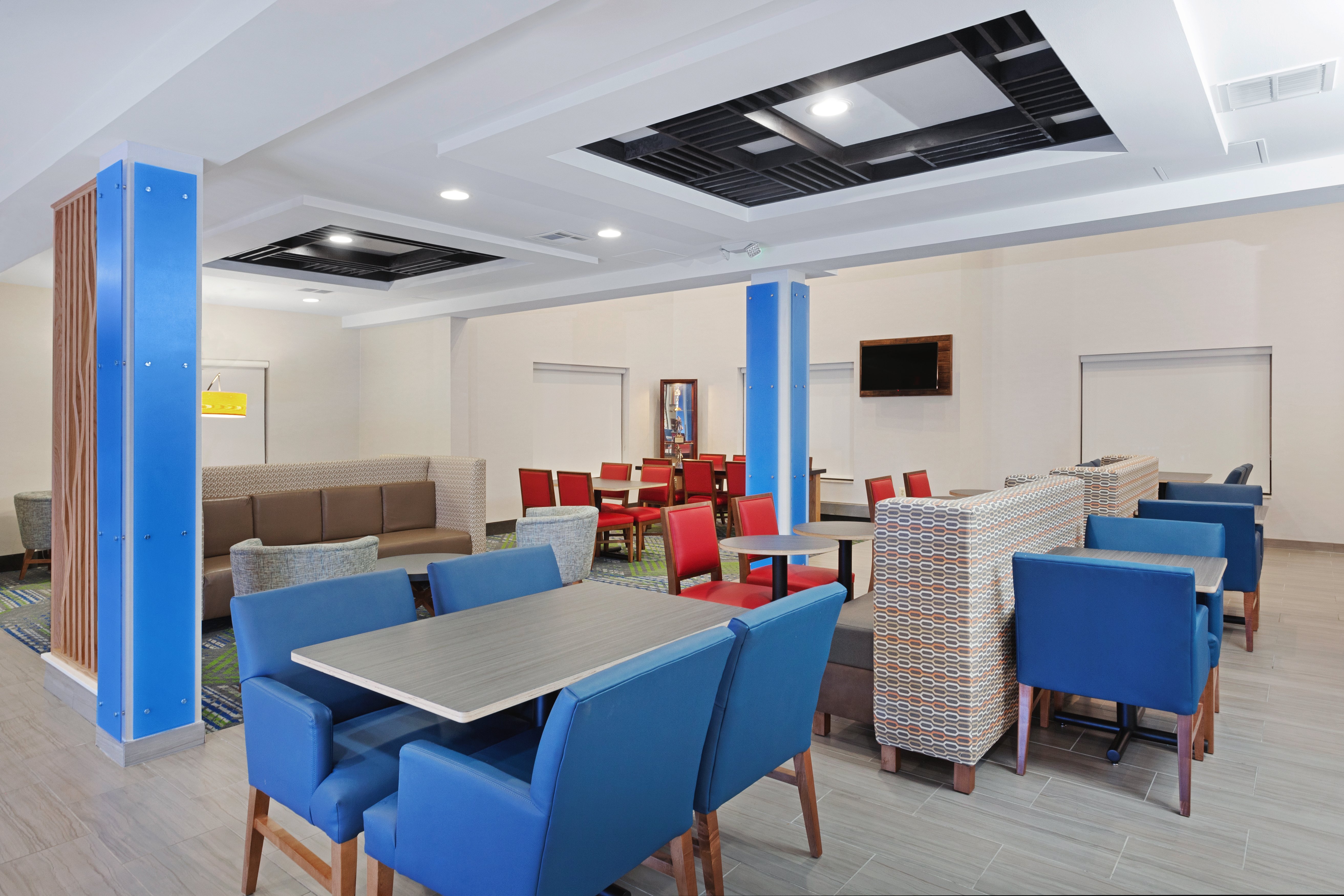 Holiday Inn Express Hotel & Suites Culpeper 36/49