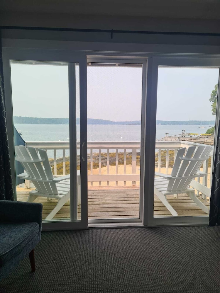 Smuggler’s Cove Inn 15/50
