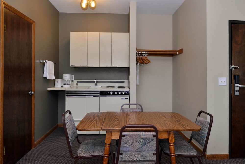 Americas Best Value Inn Marquette 42/46