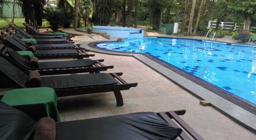 Eden Garden Hotel 16/18