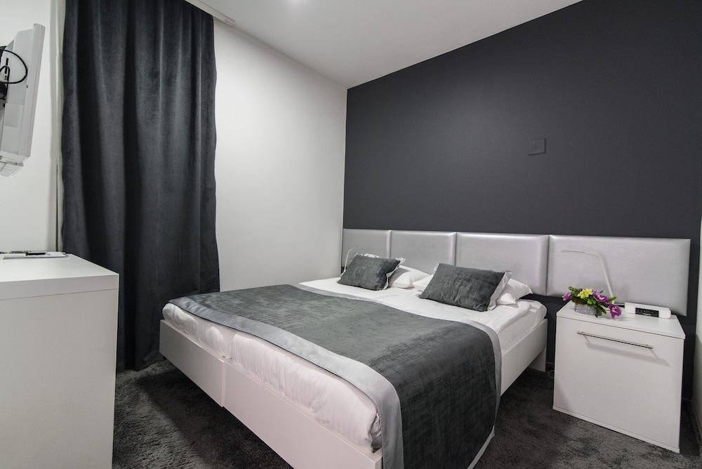 ECONOMY, DOUBLE BED