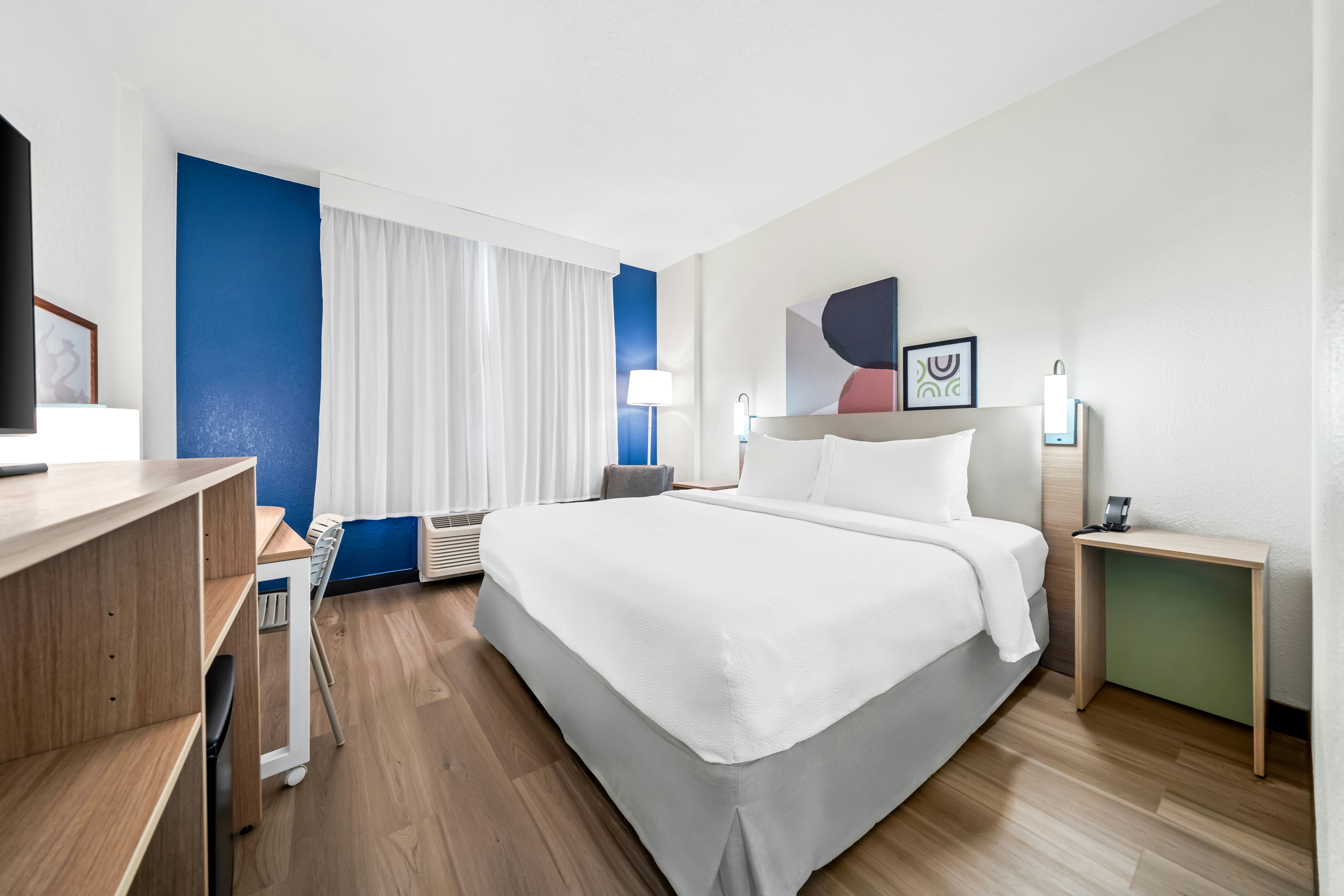 ROOM, KING BED, ACCESSIBLE