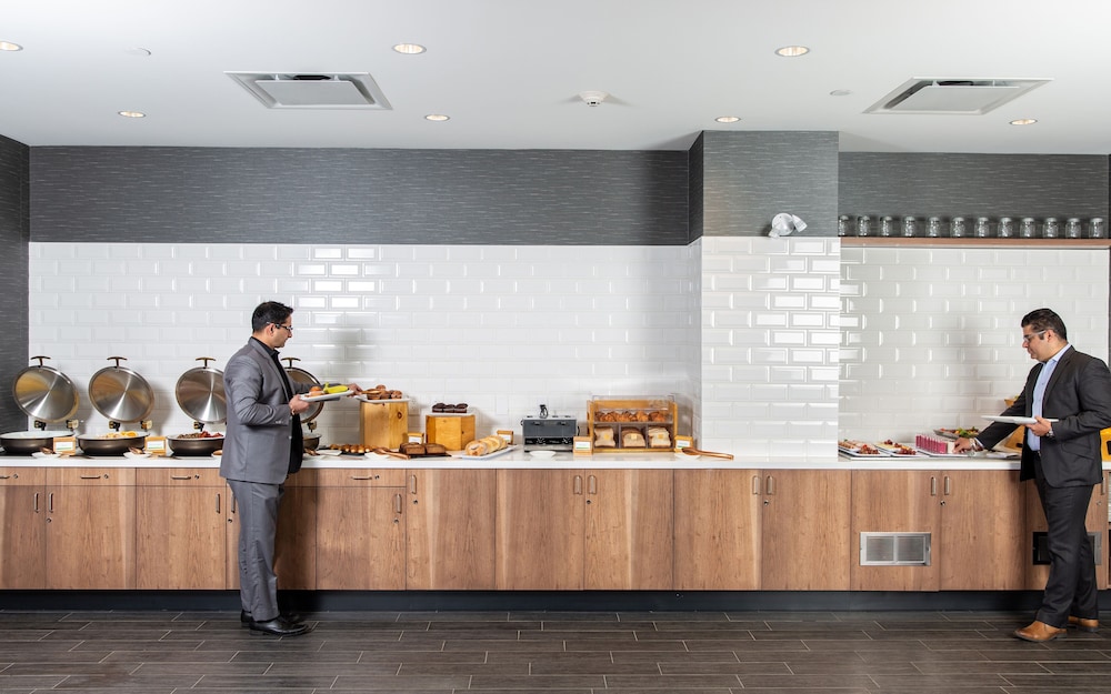 Holiday Inn Edmonton S Ellerslie Rd 7/48