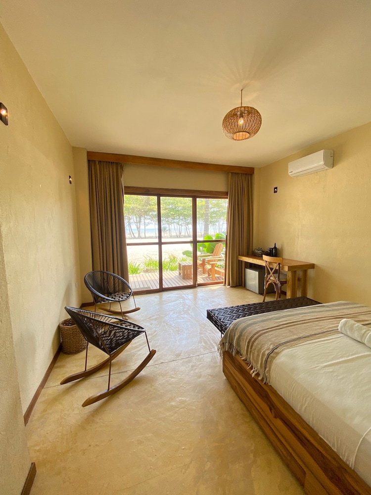 Tay Beach Hotel 46/75