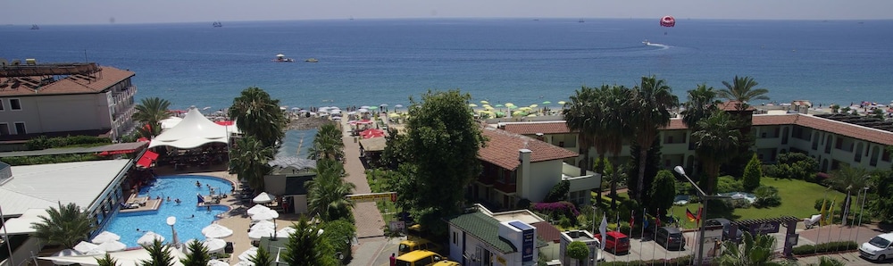 Delfino Boutique Apart Hotel 12/58