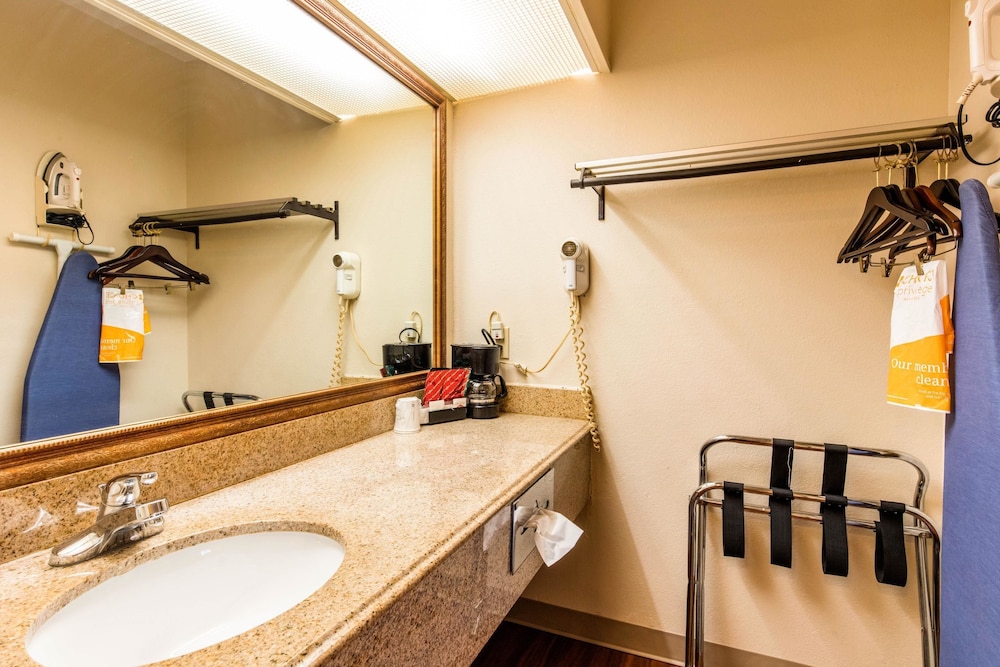 Quality Inn Pelham I-65 Exit 246 33/38
