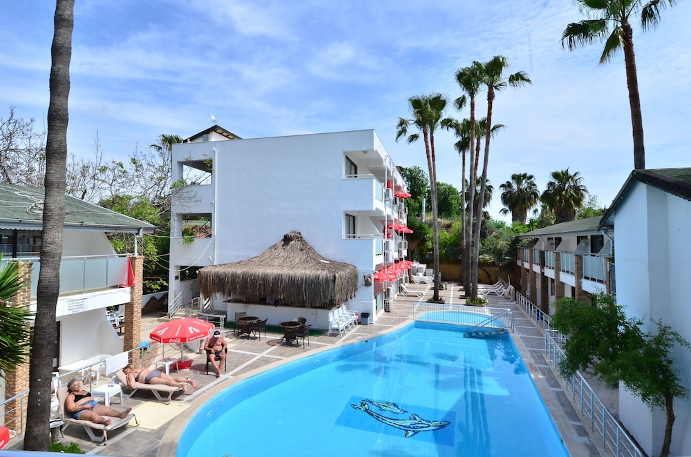 Tropic Hotel Side 25/51