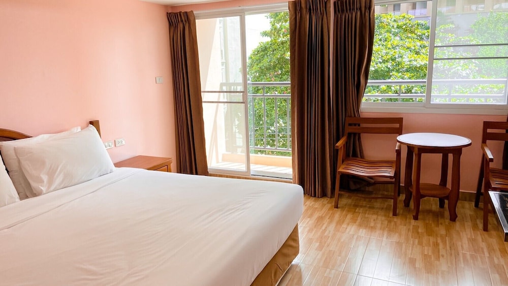 A.A. Pattaya Golden Beach Hotel 10/43