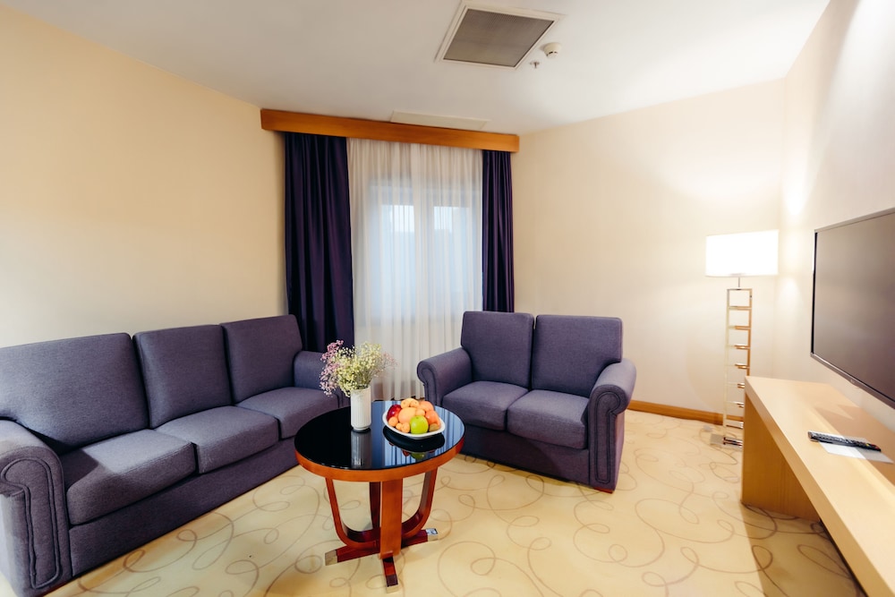 Hayat Hospitality Oskemen 28/48