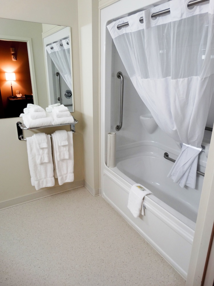 Upgrade, Suite, Queen and Twin Beds