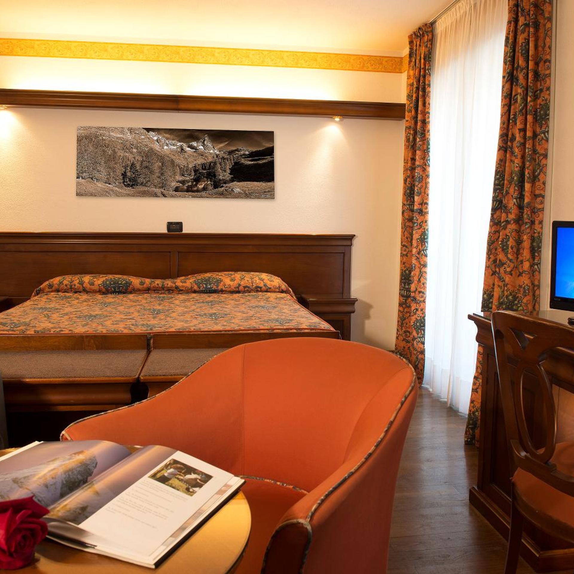 HOTEL TOURIST 41/54