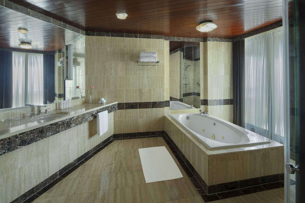 swimming pool spa