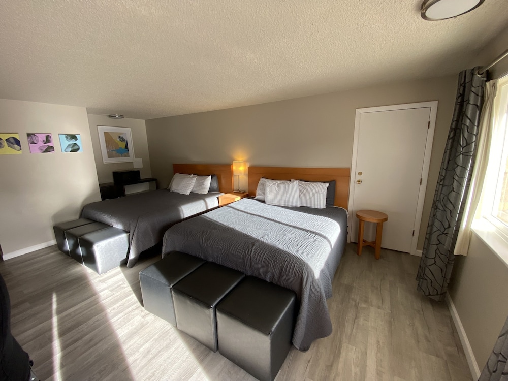 غرفة فاخرة بسريرين كينج بإطلالة على الجبل، Garden Of The Gods Motel 2/4