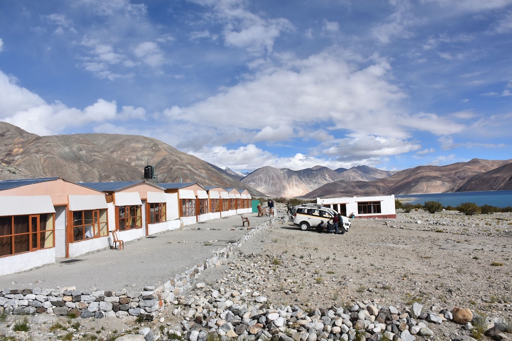 Pangong Holiday Cottages 12/20