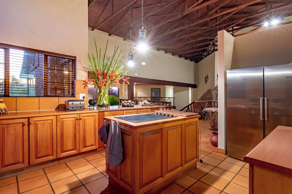 Ulwazi Rock Lodge 20/50