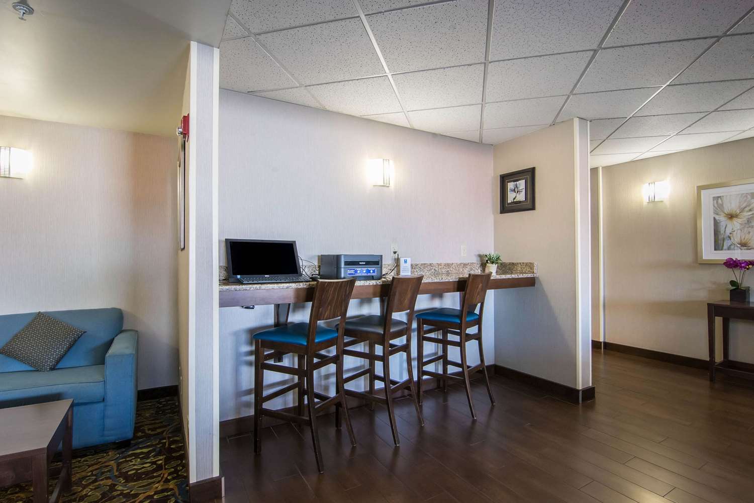 Comfort Inn & Suites Calgary Airport - South 33/36