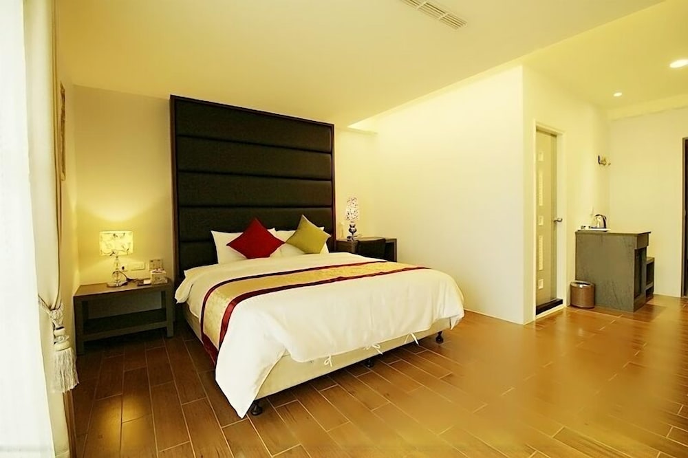 ROOM, DOUBLE BED
