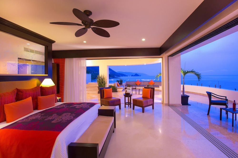 Garza Blanca Residences 46/74