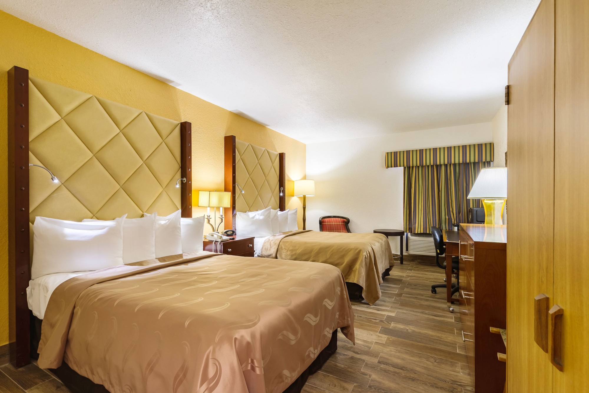 Room, 2 Double Beds, Exterior Entrance