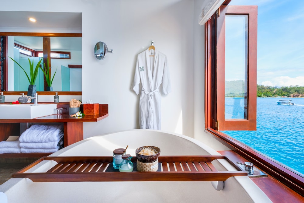 Overwater, Bure, King Bed، Likuliku Lagoon Resort - Adults Only 6/8