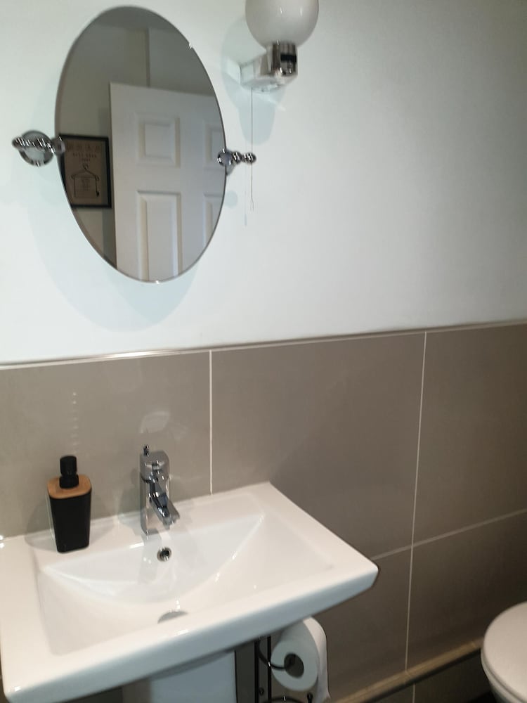 Monkton Court Hotel 46/50