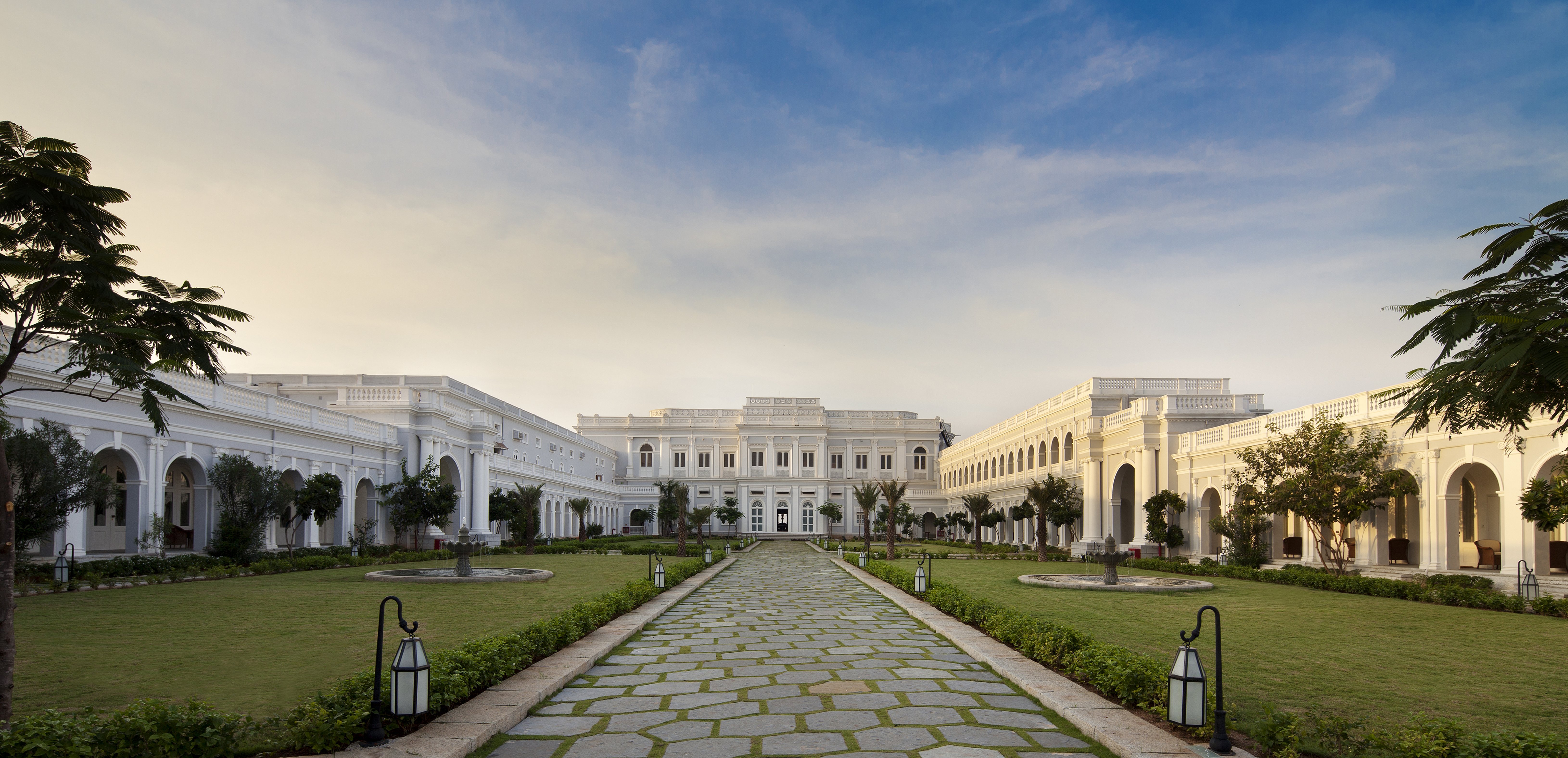 TAJ FALAKNUMA PALACE 75/81