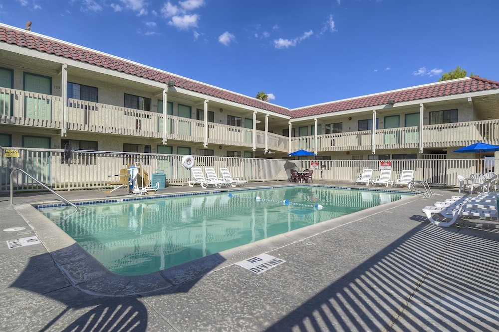 Motel6 Barstow, CA 6/57