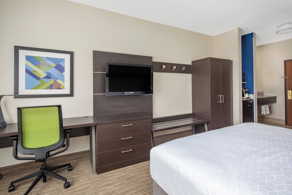 Holiday Inn Express Hotel Suites Bishop 64/75