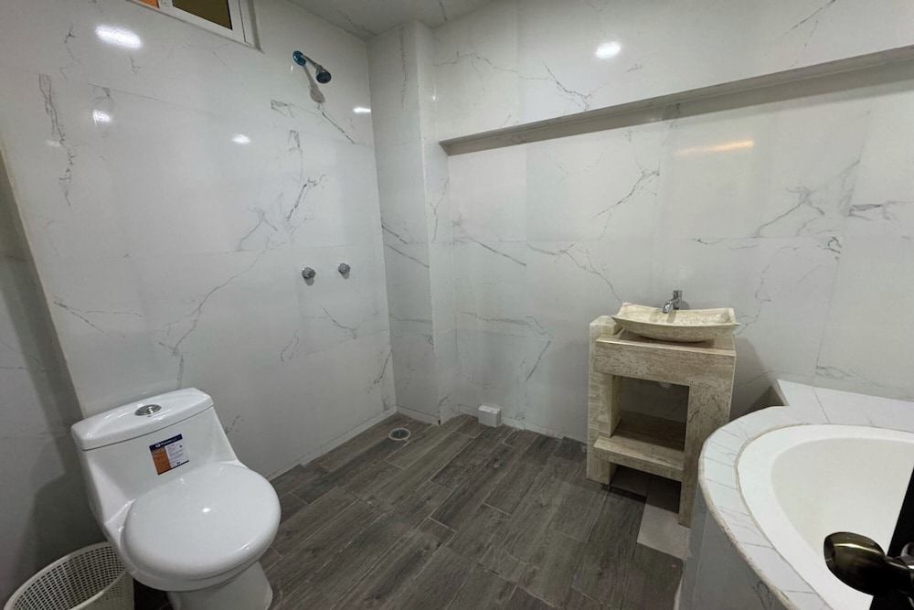 OYO Hotel Familiar Tollan 34/38