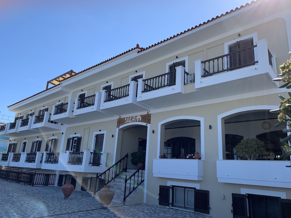 Sunrise Hotel in SAMOS
