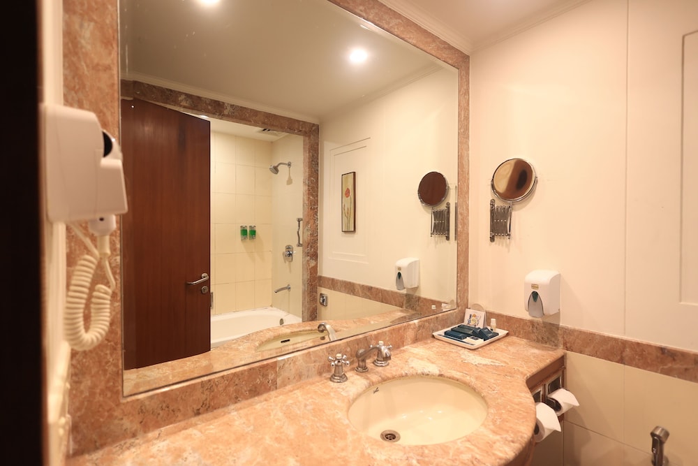 SAVOY SUITES Noida 33/34
