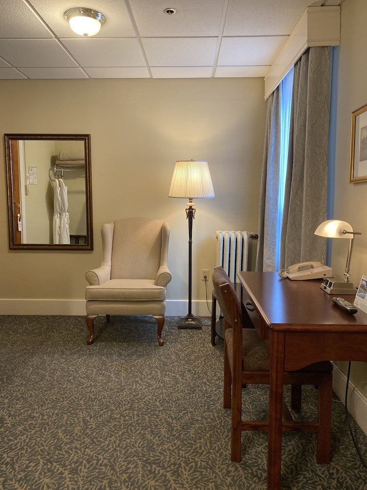 Kingston Hotel 45/63