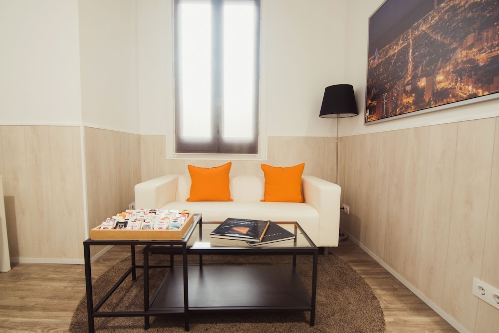 Hostal Live Barcelona 45/51