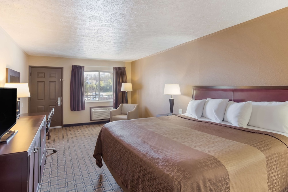 SureStay Hotel by Best Western Summersville 15/50