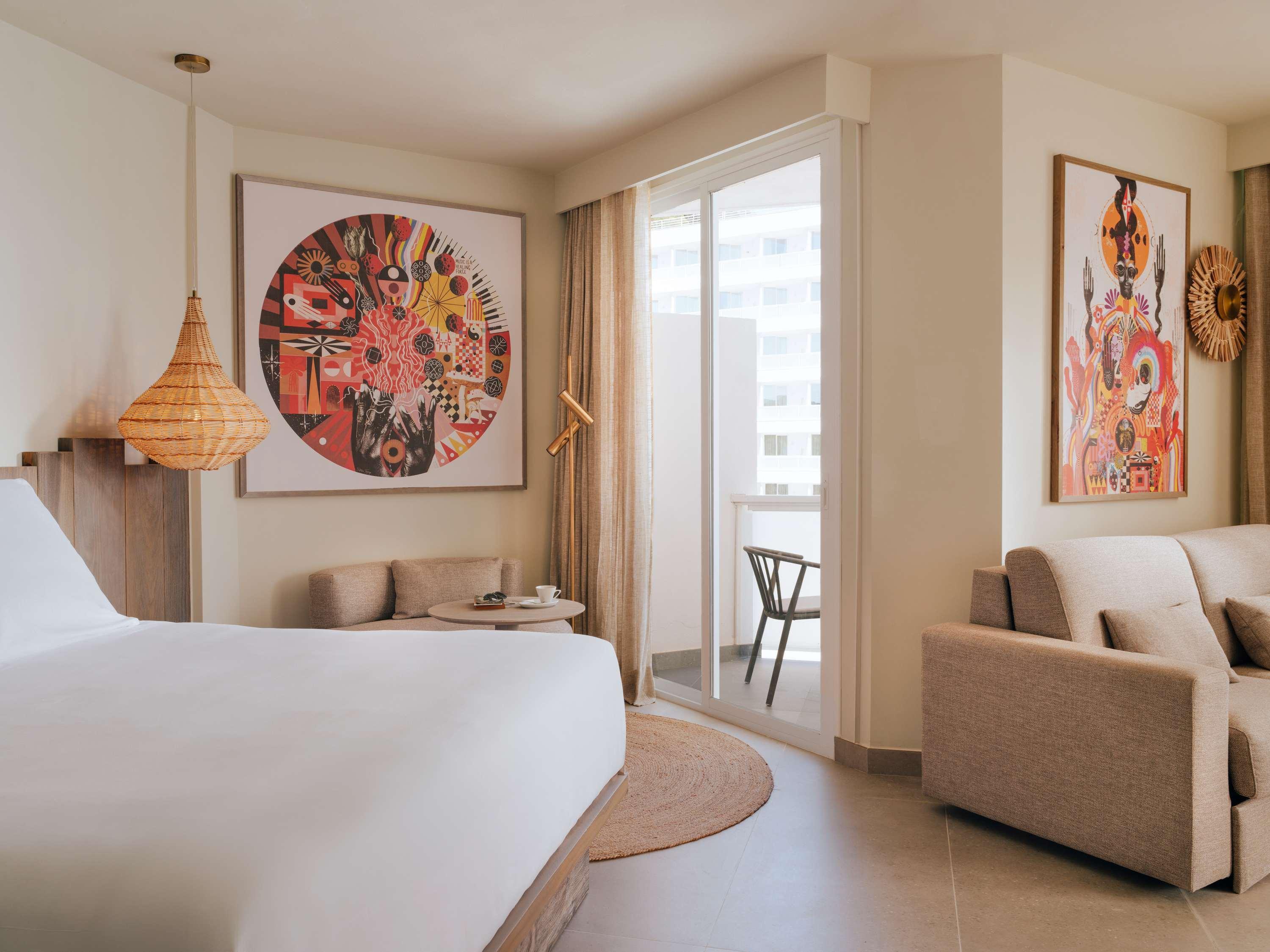 2 Bedrooms, Deluxe, Suite, Sea View, Hyde Ibiza 2/5