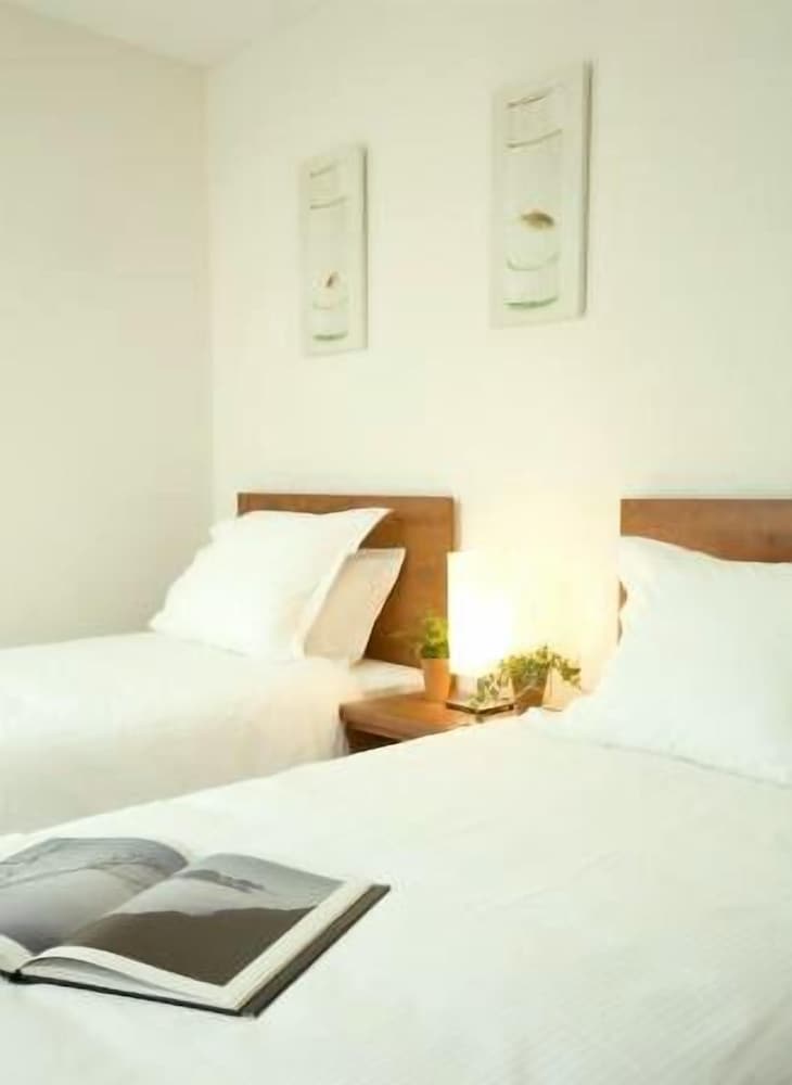 HOTEL LA RIVIERE 16/67