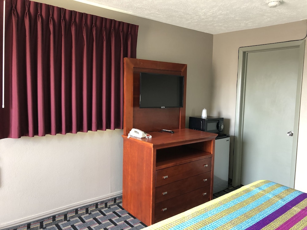 Royal Motel 18/25