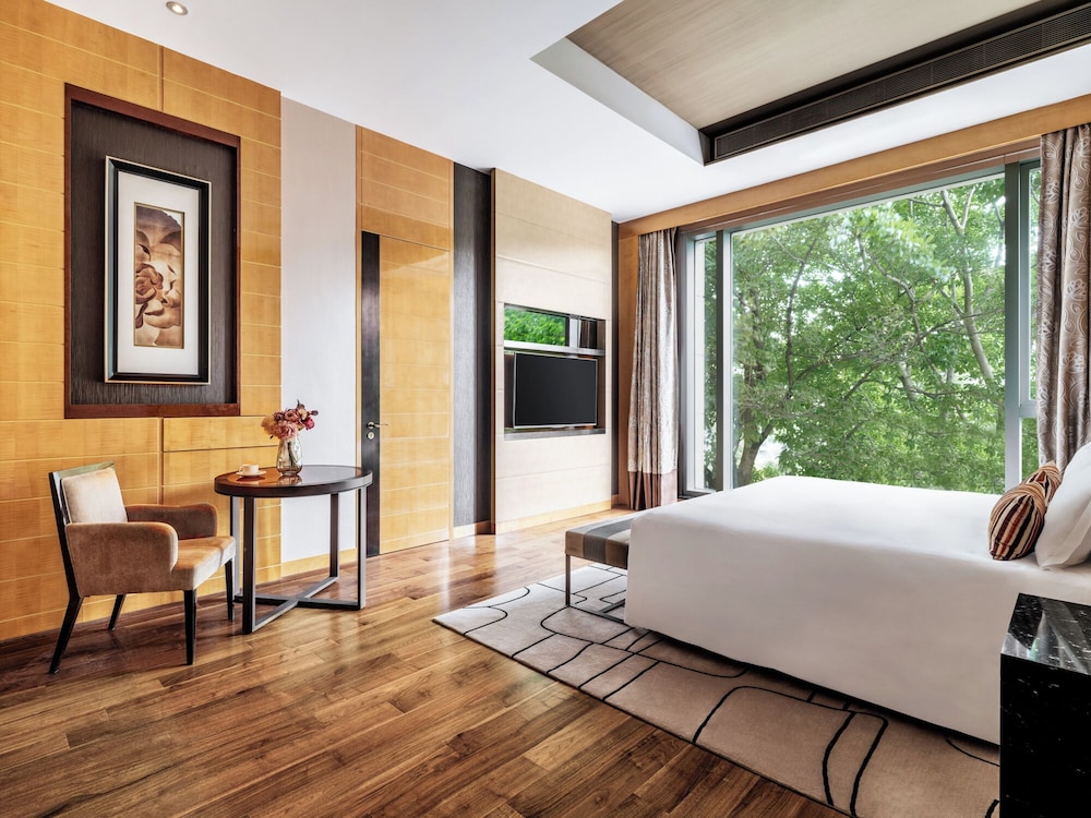OLYMPIAN, CLASSIC, KING BED