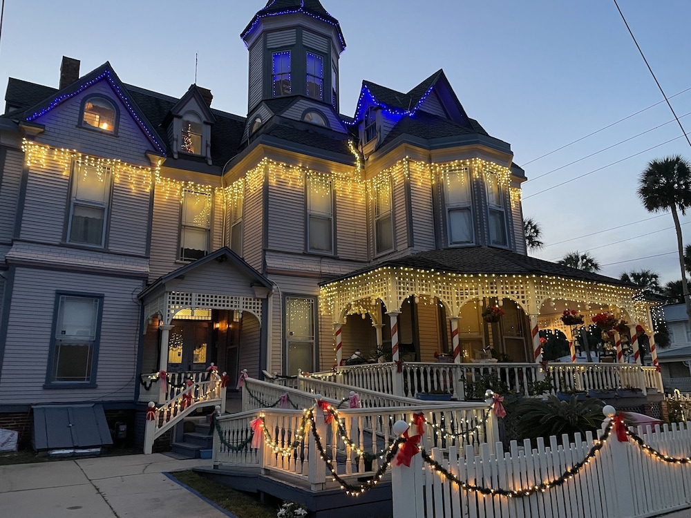 Grand Gables Inn Bed & Breakfast 3/38