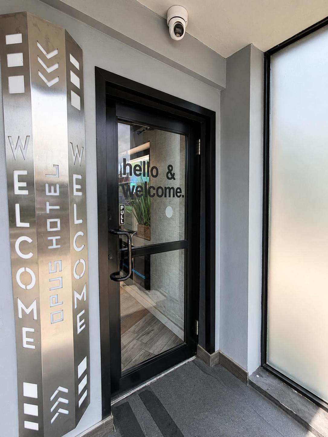 Hotel OPUS Bronx Near Bay Plaza Mall 28/46