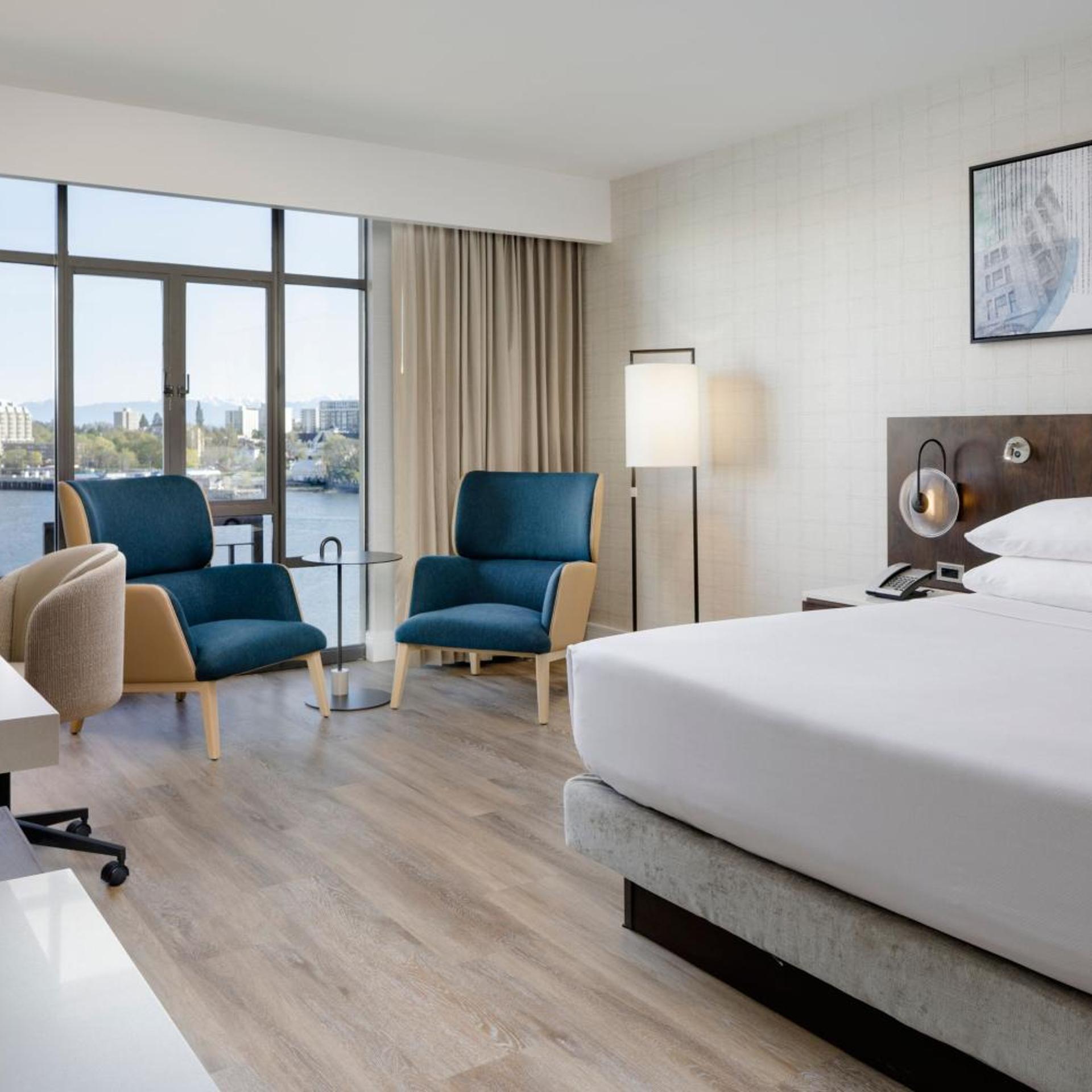 Club, King Bed, Water View