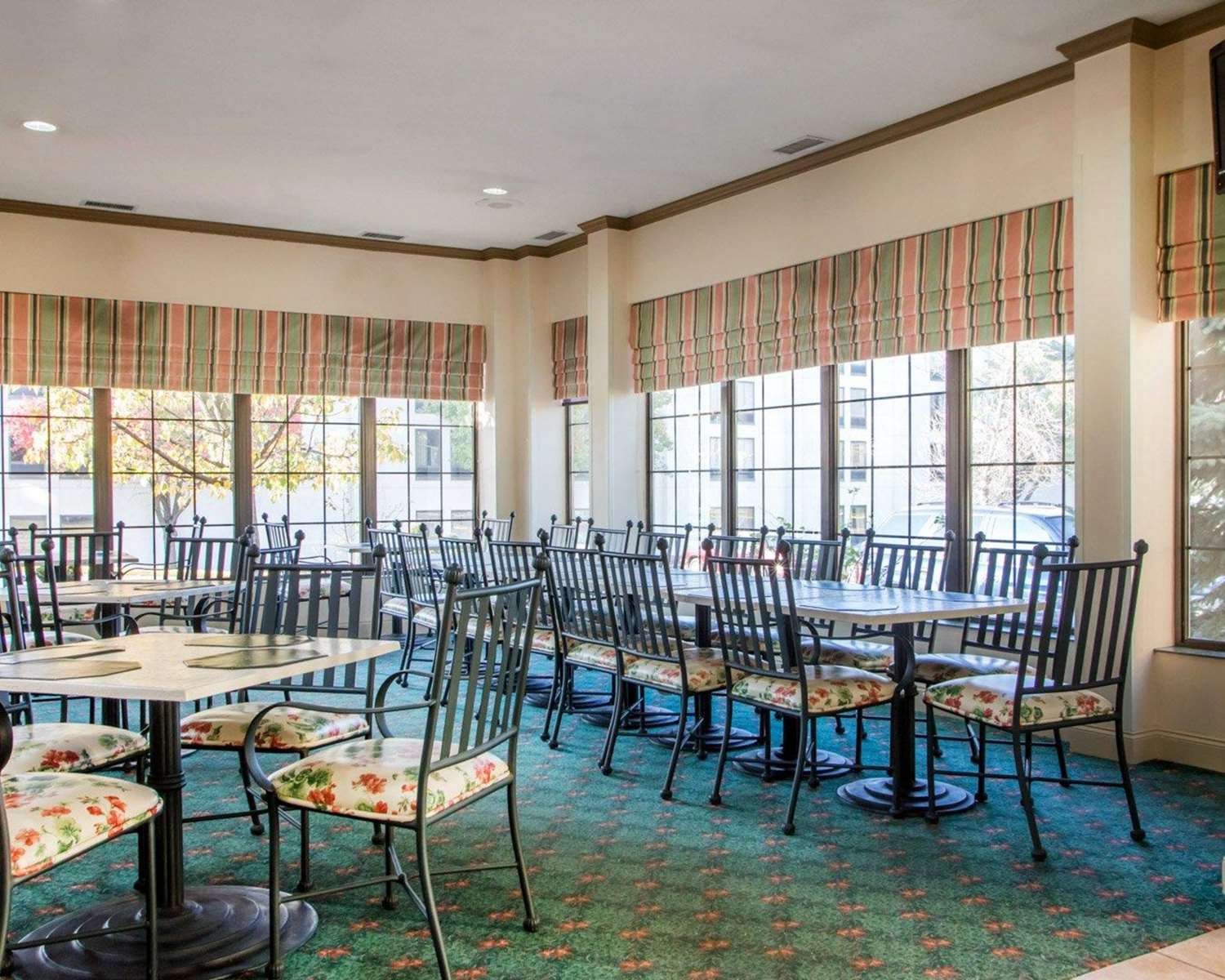 La Quinta Inn & Suites by Wyndham South Holland 12/20
